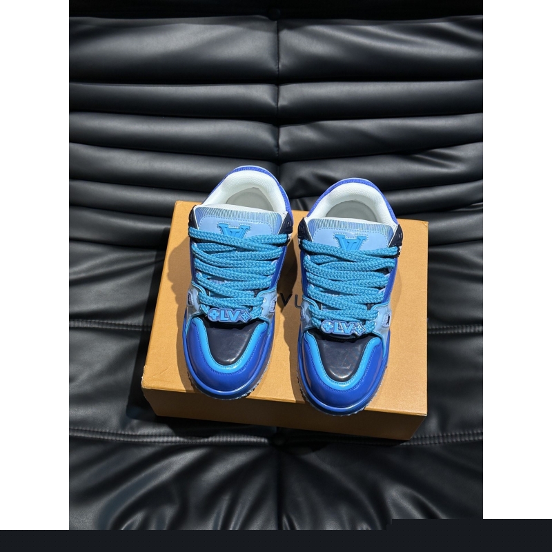 l**is V*t*n sneakers